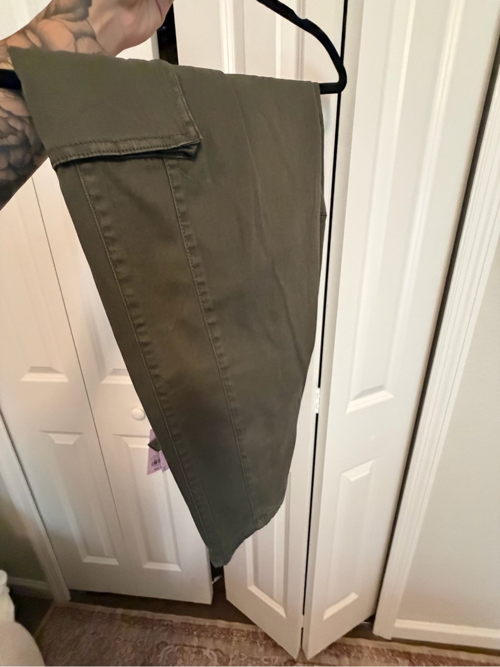 Wild Fable Women’s Olive Cargo Pants - Dark Green - Picture 2 of 3